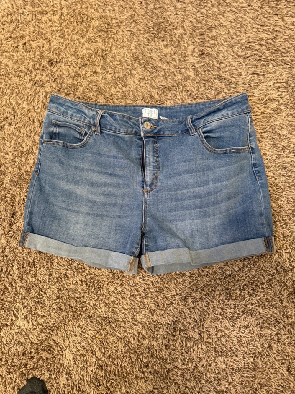 Time and Tru Medium Wash Medium Rise Cuffed Denim Shorts- EUC
